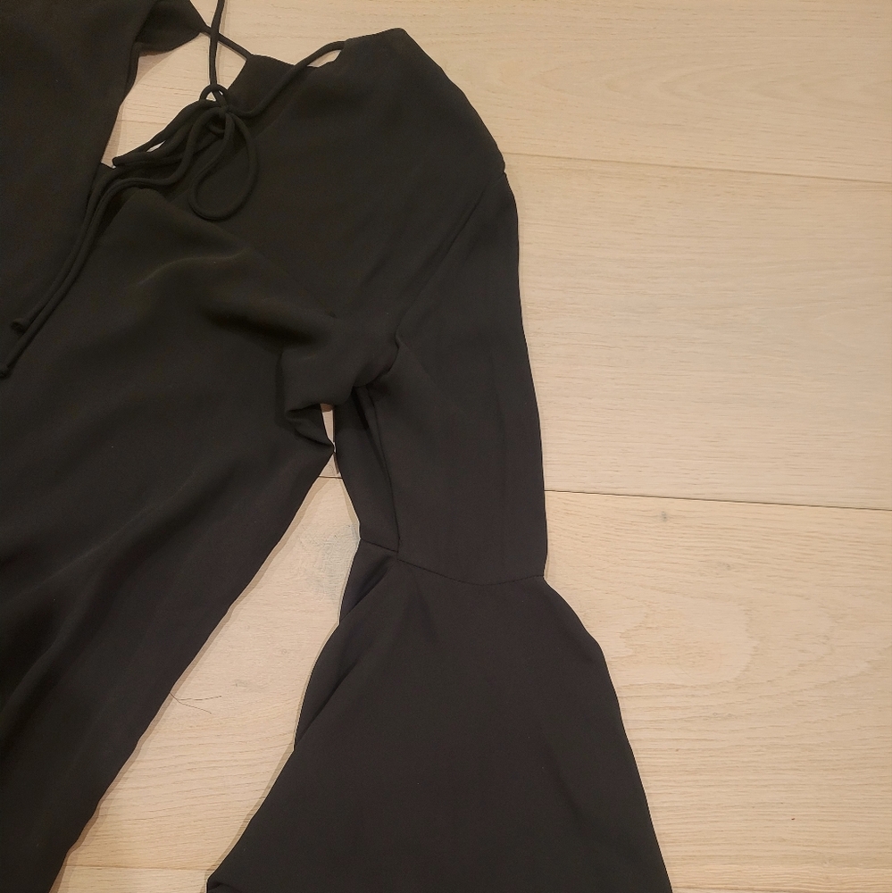 EUC Vici Black Bell Sleeve Shift Dress - Picture 3 of 4